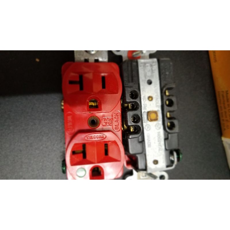 Ổ cắm Hubbell hospital grade hbl8300hr