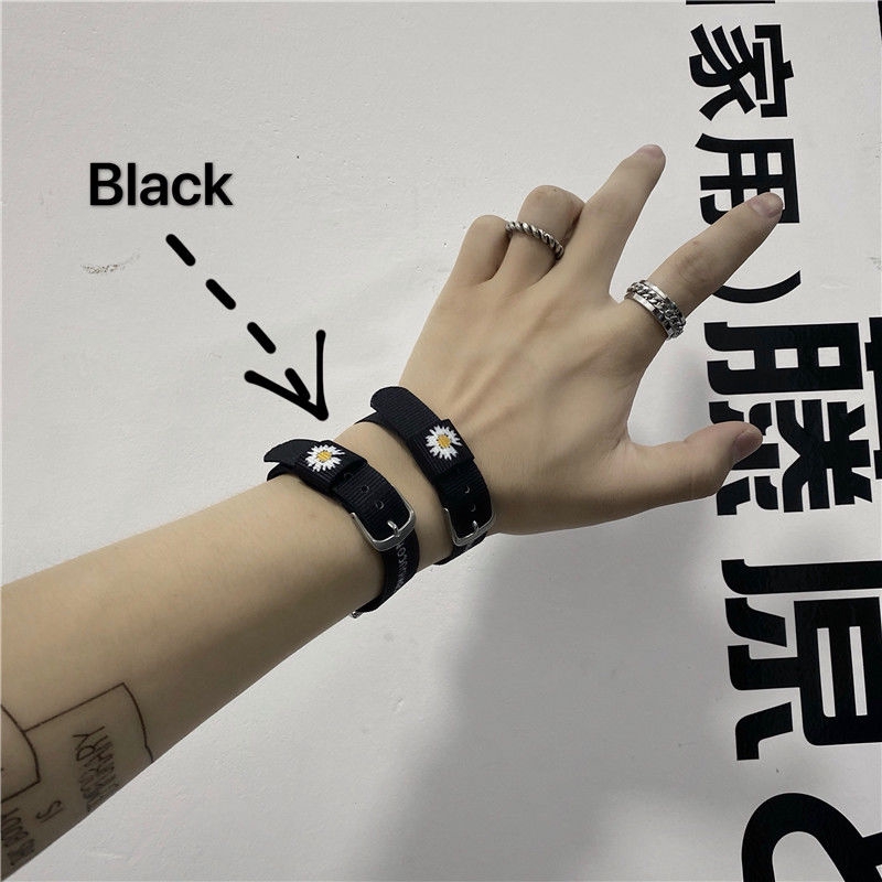 Vòng tay in hình hoa cúc retro hợp thời đơn giản