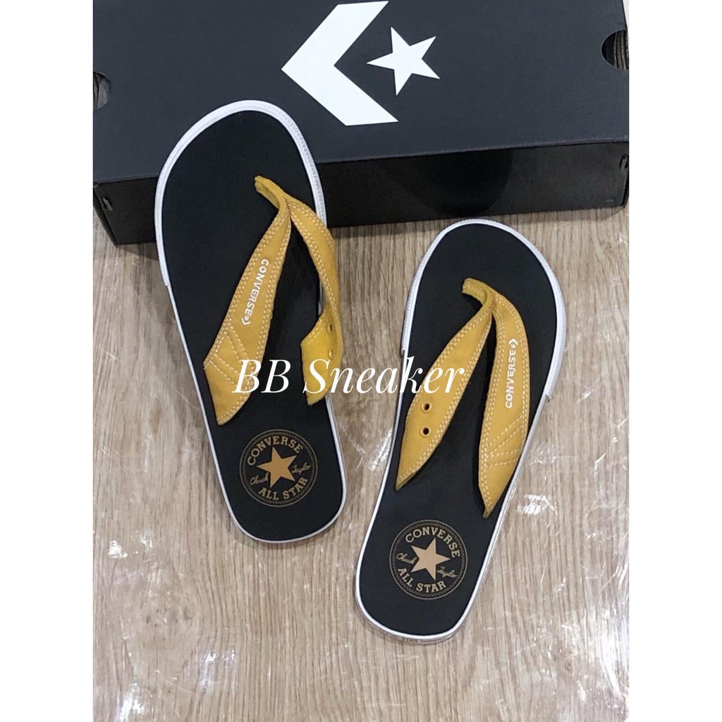 Dép Converse đen quai vàng