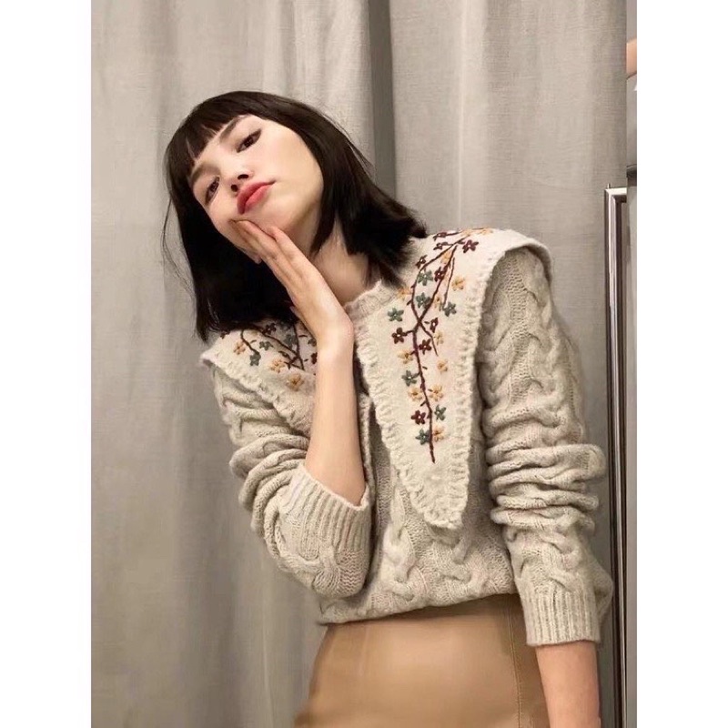 Áo len thêu hoa giống Jisoo BLACKPINK trong phim Snowdrop