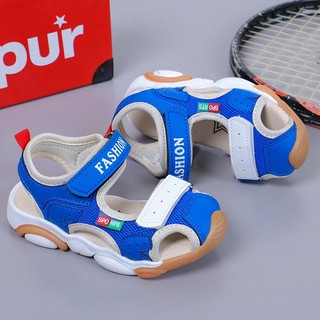 Giày sandal bé trai bít mũi màu xanh dương
