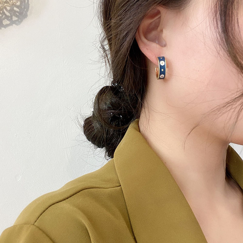 1 Đôi Bông Tai Kim Loại Hình Hoa Cúc Màu Xanh