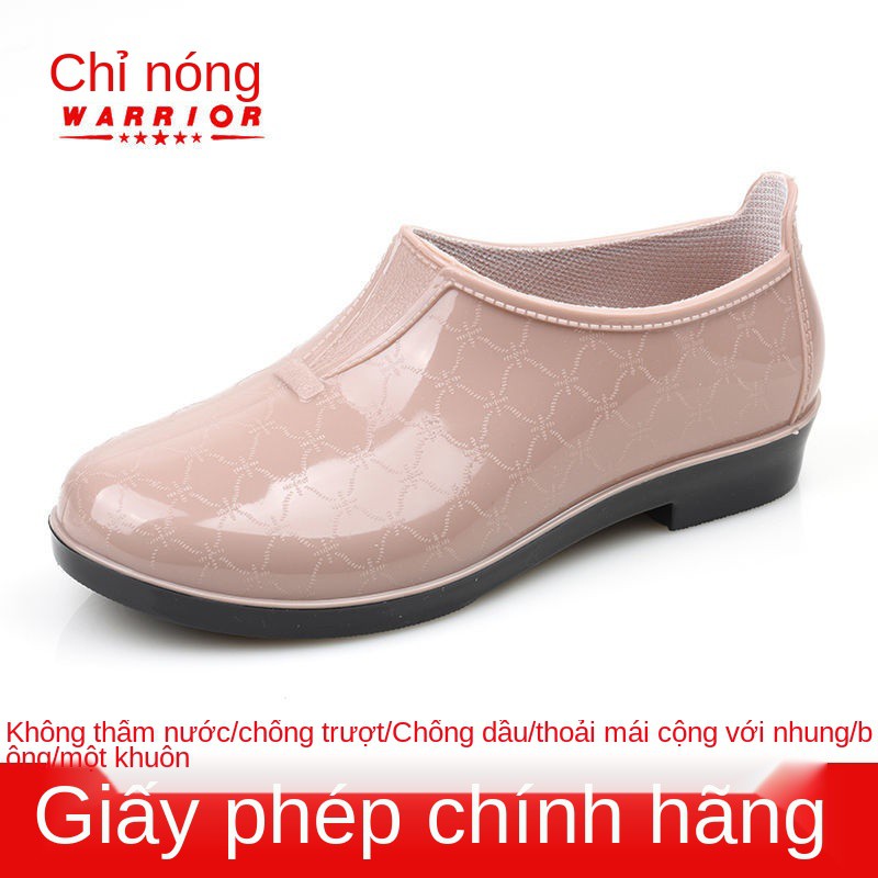 Giày đi mưa pull back thời trang nữ thấp cổ đầu bếp cộng với cotton ống ngắn chống thấm nước bảo hiểm lao động cao su