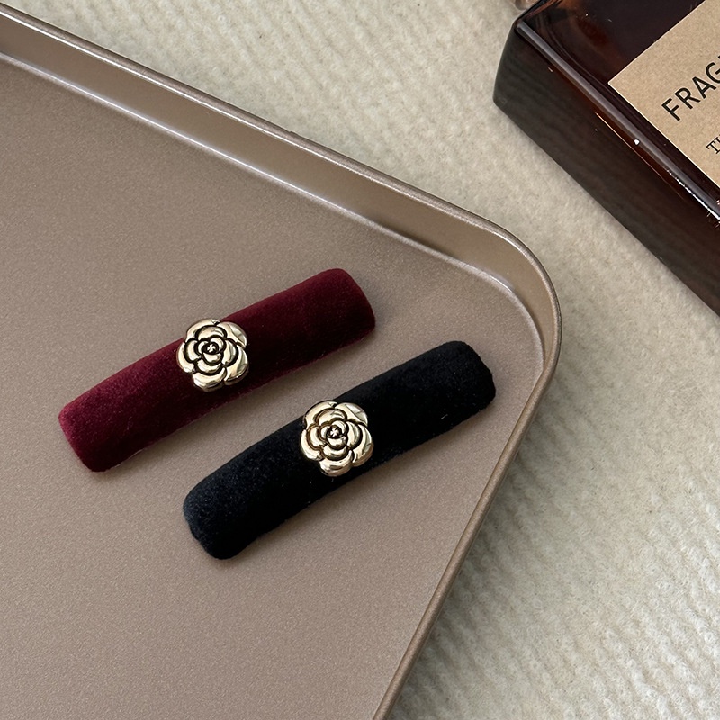 Kẹp Tóc Nhung Đen Đính Hoa Trà Phong Cách Retro