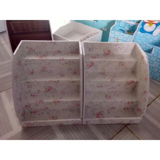 Kệ trưng bày nước hoa 4 tầng hoa nhí