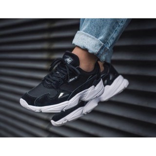 (Video cận cảnh) Giày thể thao sneaker falcon đen trắng
