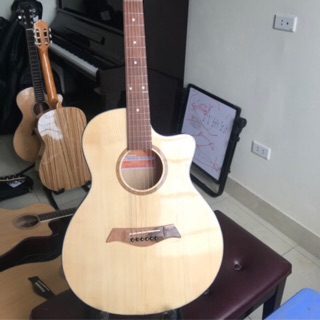 Đàn Guitar giá rẻ. Et15 giá rẻ và có ty chỉnh cần nên không lo cong cần