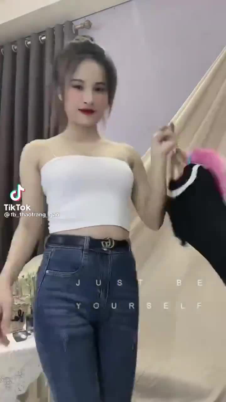 Áo len montoghi mỏng dáng croptop cổ bẻ | BigBuy360 - bigbuy360.vn