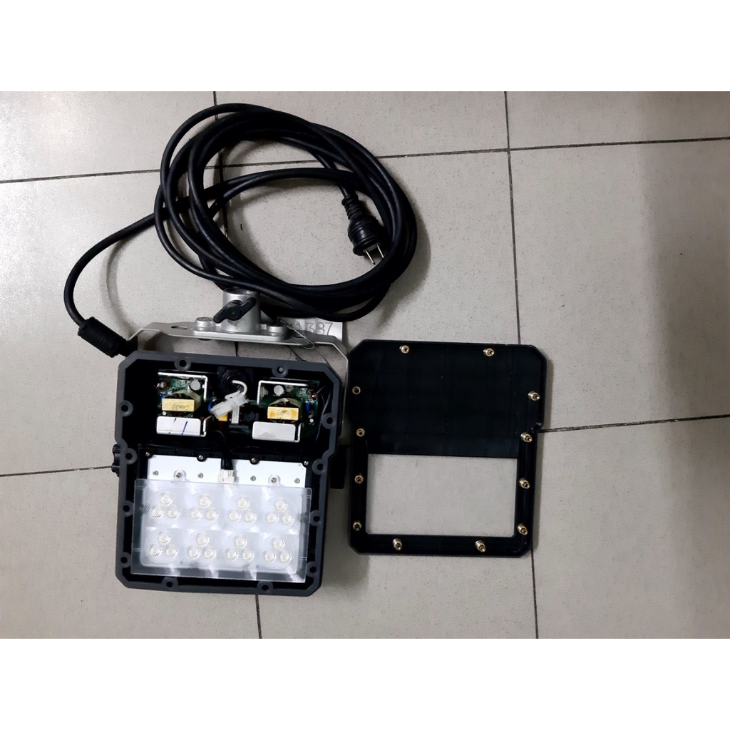 Đèn Pha LED Trắng HATAYA 60W Model LEV-605