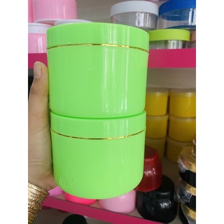 Hủ đựng kem k300 có kèm nắp lót.