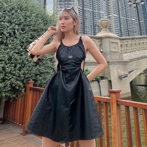 Đầm da nữ hai dây khoét eo hở lưng quyến rũ