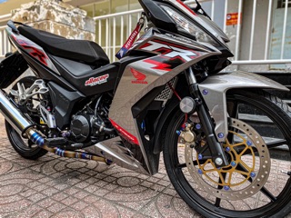 Tem Winner GTR bạc đỏ đen