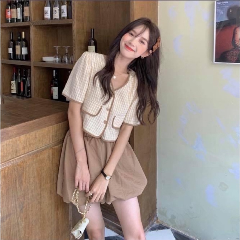 Set bộ áo kiểu tay ngắn nữ vạt chéo sọc caro nhỏ croptop và quần ngắn phồng bay rộng co dãn trơn - Order taobao