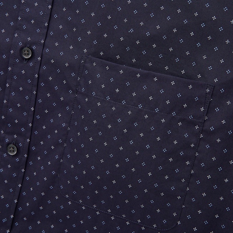 Áo sơ mi dài tay chấm sao thời trang, thanh lịch của UNIQLO