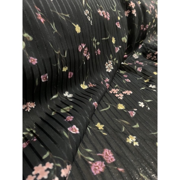 Vải voan tằm hoa