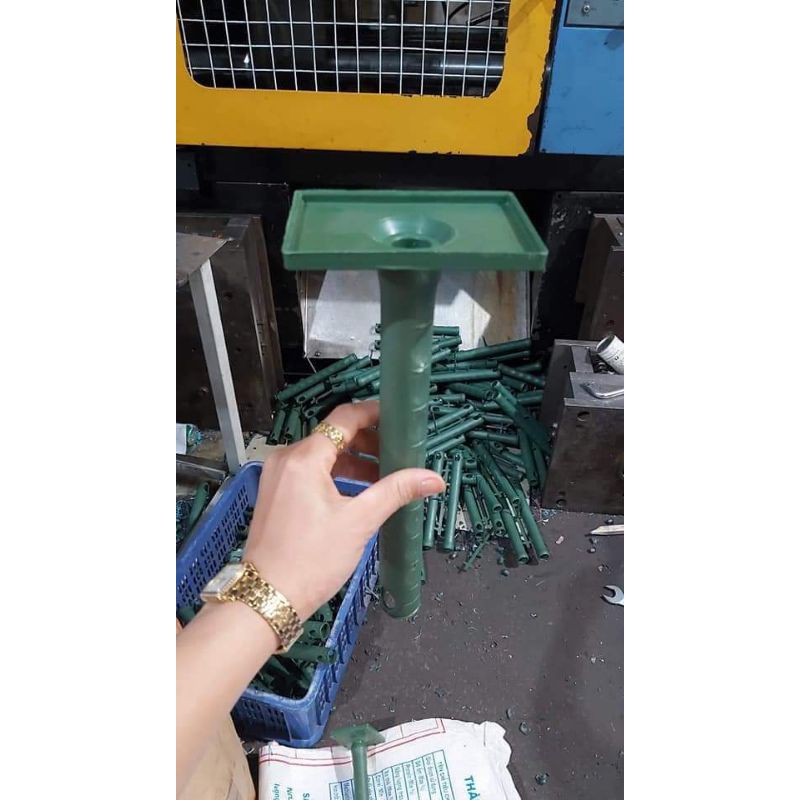 Cốt nhựa cắm hoa tiện lợi