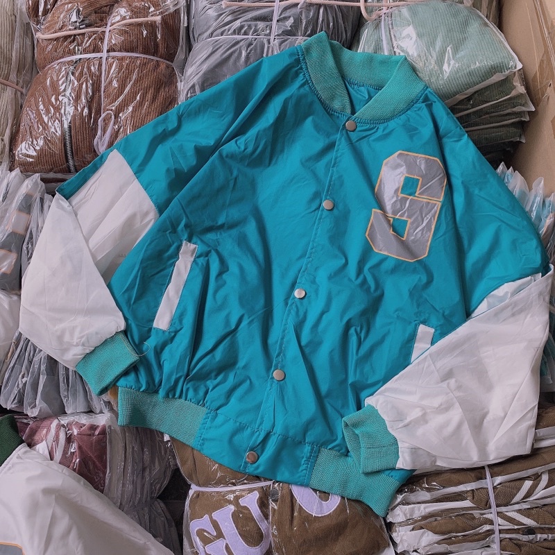 Áo khoác dù hai lớp nữ in chữ phối tay