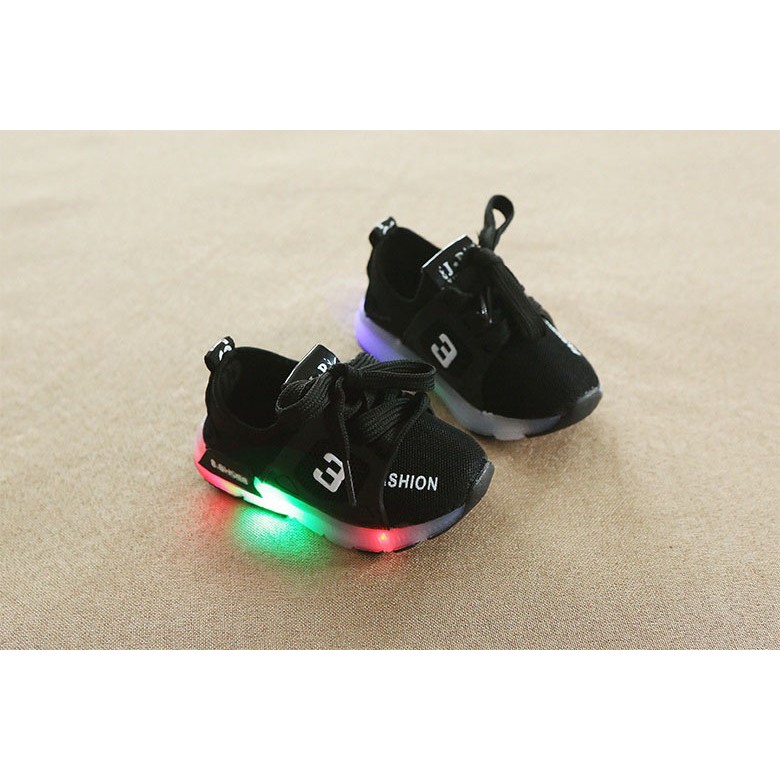 Giày thể thao cho bé, có đèn chớp thời trang, chất mềm êm chân RS174 (Nhiều màu)
