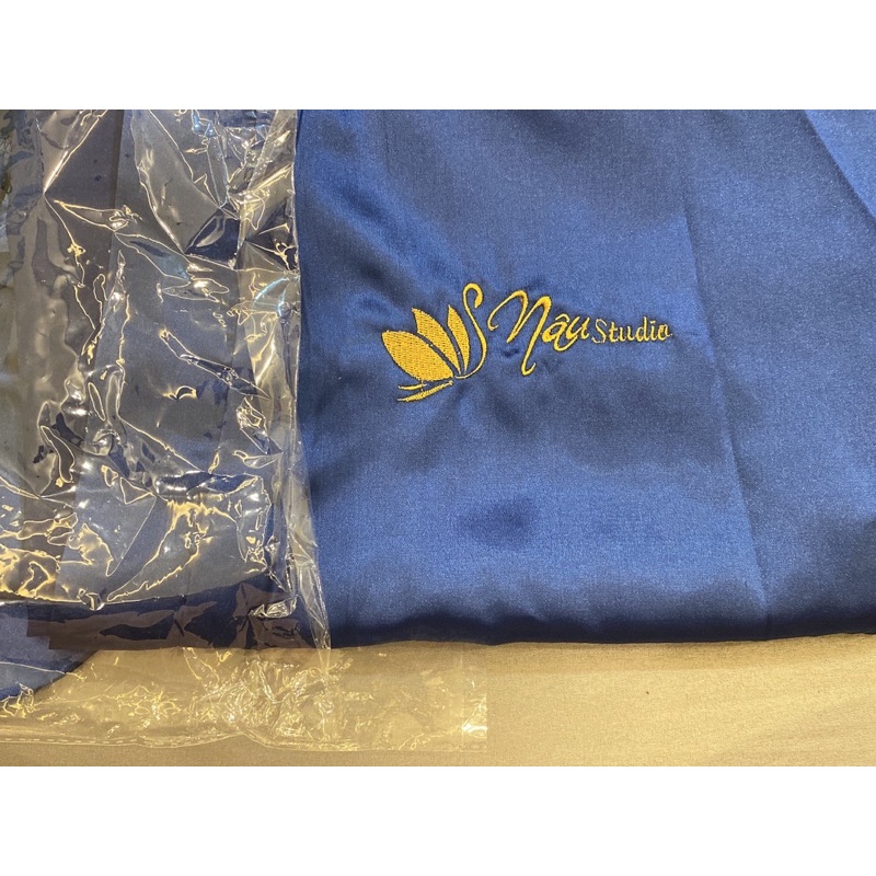 Áo choàng lụa makeup-salon-spa-studio màu xanh than