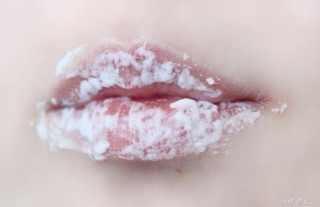 Tẩy da chết môi BUBI BUBI LIP