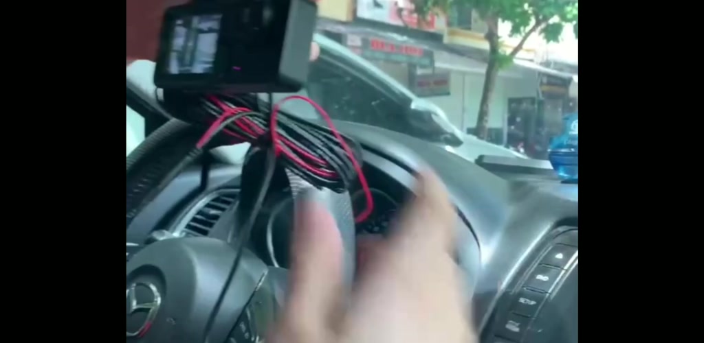 Camera hành trình 3 mắt new taxi lưu giữ mọi khoảnh khắc từ ngoài và trong xe | BigBuy360 - bigbuy360.vn