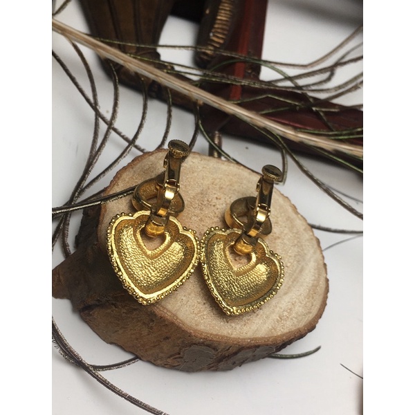 Bông tai kẹp vặn vintage trái tim kiểu tay nắm gõ cửa