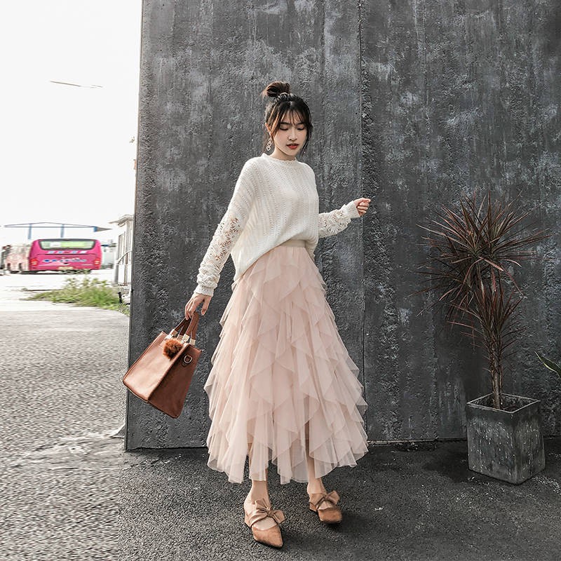 Chân váy dài bằng vải tuyn phong cách thời trang cho nữ