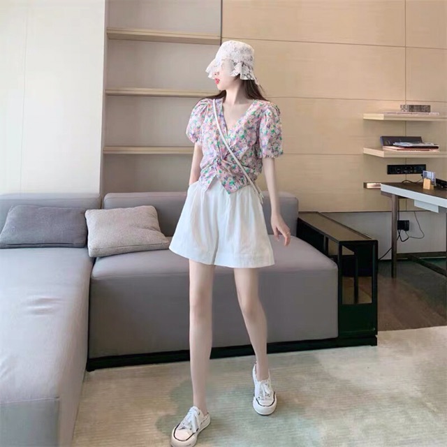 Áo hoa croptop xoắn eo kèm quần