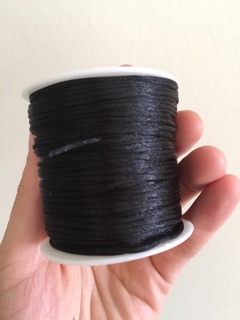 Cuộn chỉ dù chất bóng đỏ ( đen)