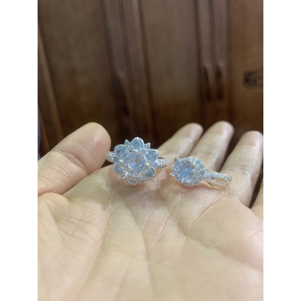 Nhẫn đai chéo đá cao nhân tạo siêu xinh bạc ta