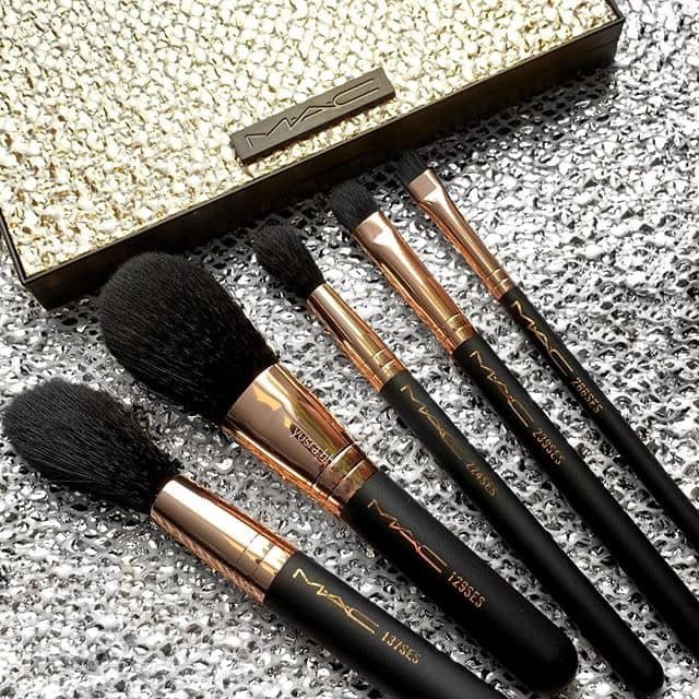 Bộ cọ MAC BRUSH WITH FAME PRO BRUSH KIT - USA