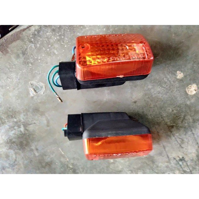 -  Bộ 2 đèn Xi nhan xe 67, CD, Benly, chaly (kèm bóng)
