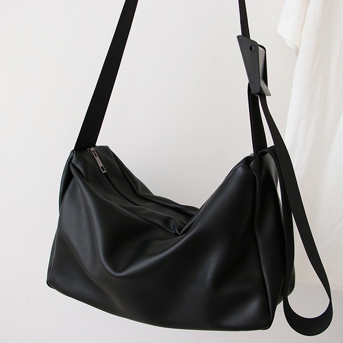 Túi đeo chéo da dáng thể thao dây đeo khóa kẹp tăng giảm độ dài dễ dàng | BigBuy360 - bigbuy360.vn