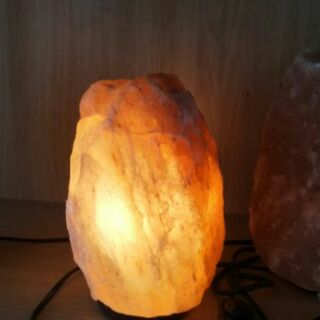 Đèn đá muối tặng tinh dầu xông 100% tự nhiên