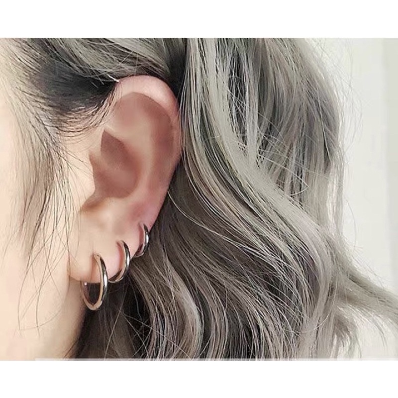1 chiếc khuyên tai thép y tế tròn trơn