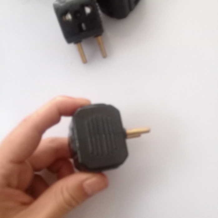 Ổ cắm điện đa năng chia cổng ưu tiên dùng cho phích cắm chân phi 4