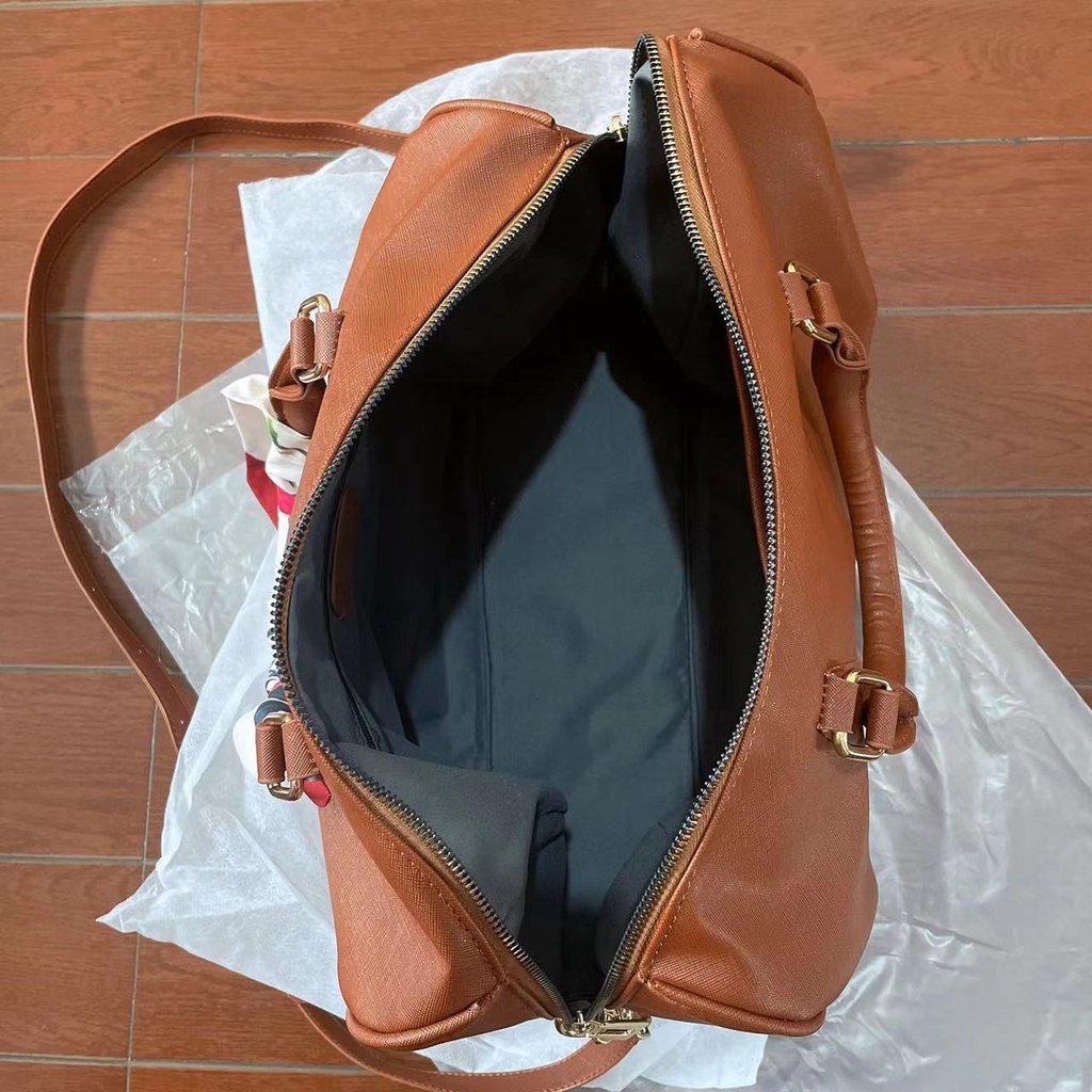 Túi Boston Nghệ Sĩ Làm Bộ Sưu Tập Bởi BTS V