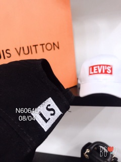 NÓN LEVI’S