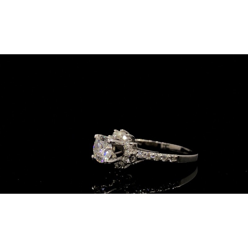 Kim Cương moissanite: Nhẫn kim cương Moissanite viên chủ 5,4ly Moissanite+Tấm Moissanite; Có kiểm định; Bạc mạ bạchkim