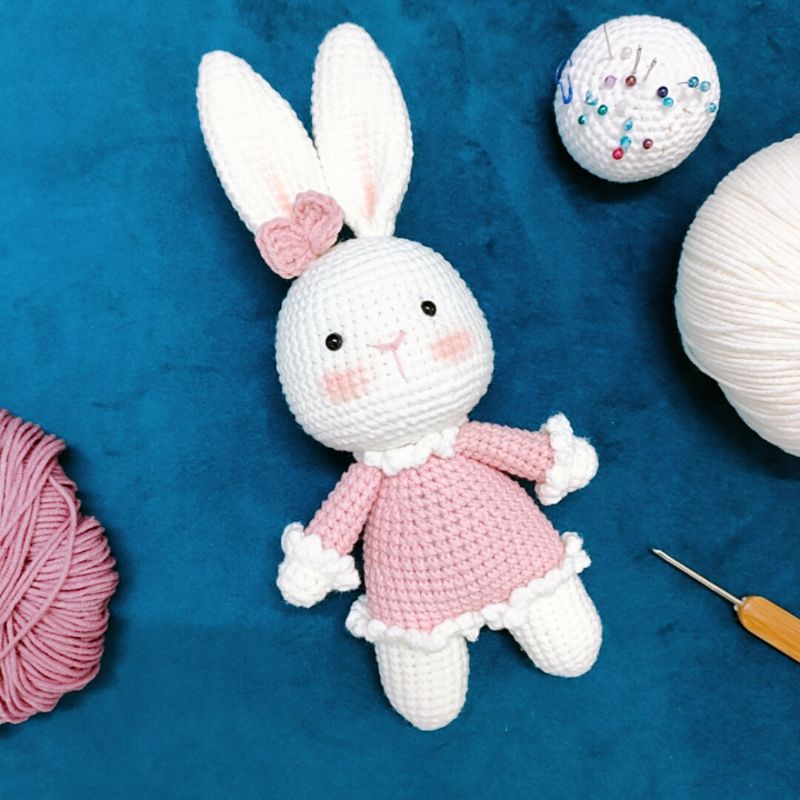 Quà tặng Tết thiếu nhi Thỏ bông móc len kích thước 26cm