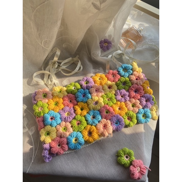 Áo croptop len ghép hoa nổi handmade xinh xắn