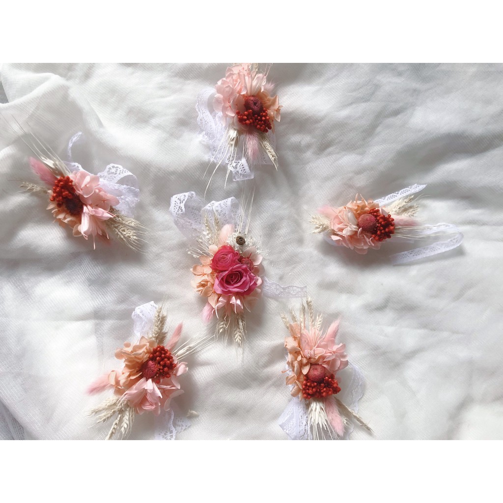 Vòng tay phù dâu, hoa khô đeo tay