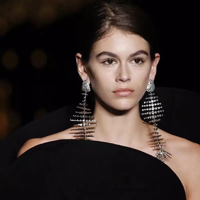 Hoa tai đính đá dáng dài KAIA