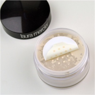 Phấn phủ không màu dạng bột Laura Mercier