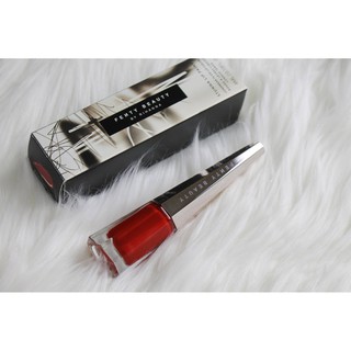 Son kem Fenty Beauty Stunna Lip Paint in Uncensored.