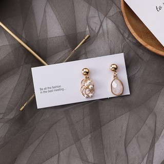 Bông tai bất đối xứng đính hạt