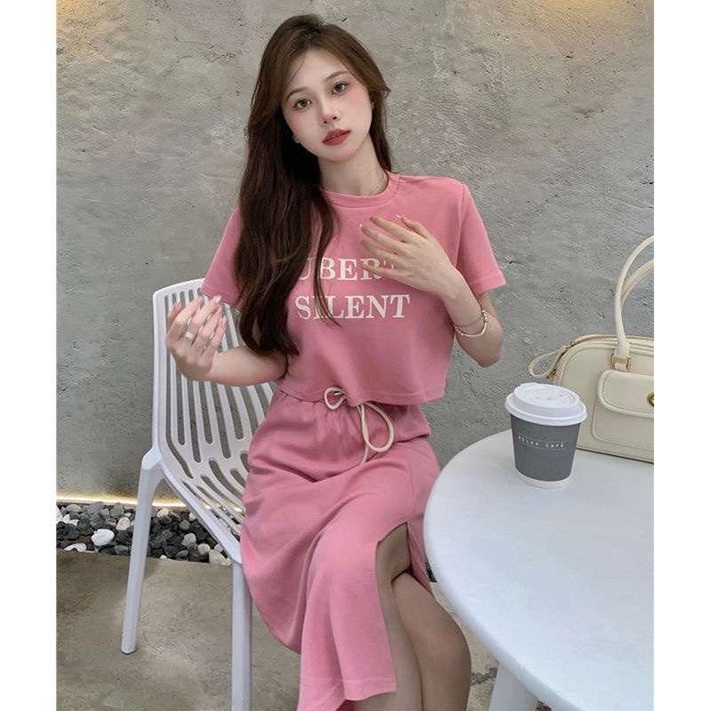 Set đồ COZOKC gồm áo thun ngắn tay in chữ và chân váy ngắn lưng cao thời trang cho nữ