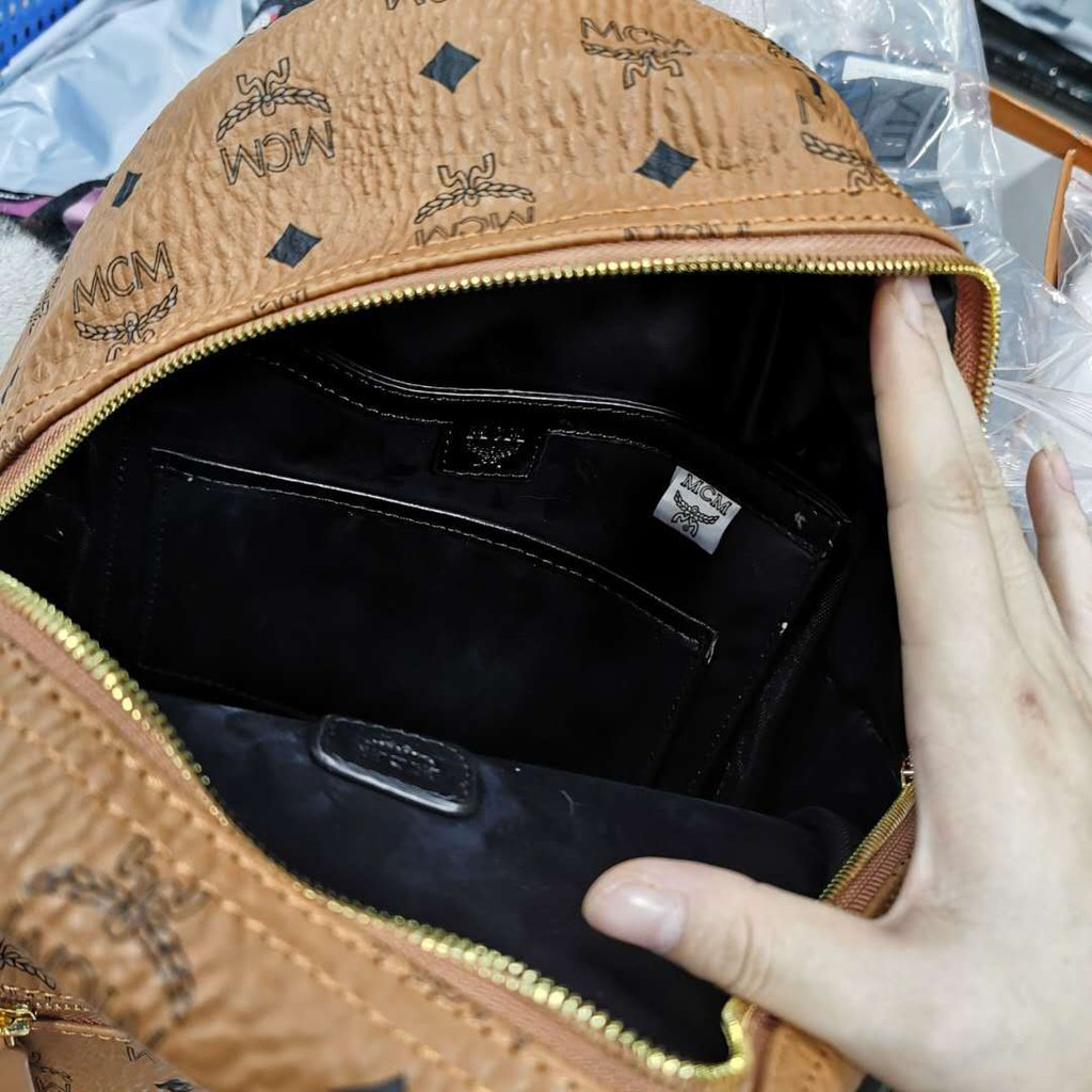 Mcmunisex Ba Lô Da Họa Tiết Ngôi Sao Đinh Tán Trung Bình