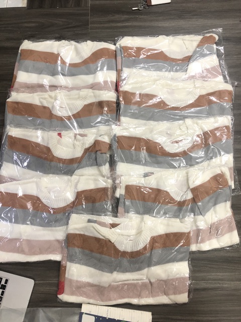 Áo len sọc nhiều màu