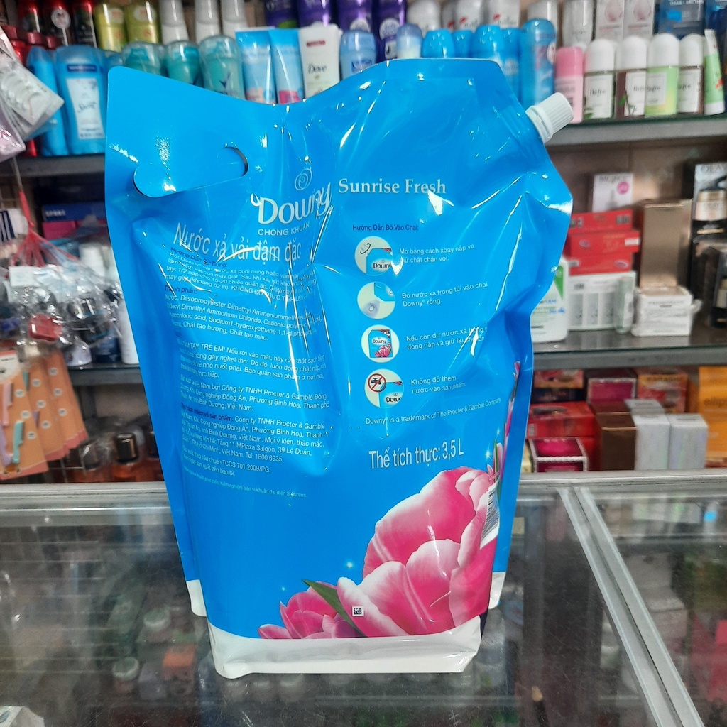 Túi nước xả vải Downy Nắng mai 3.5L